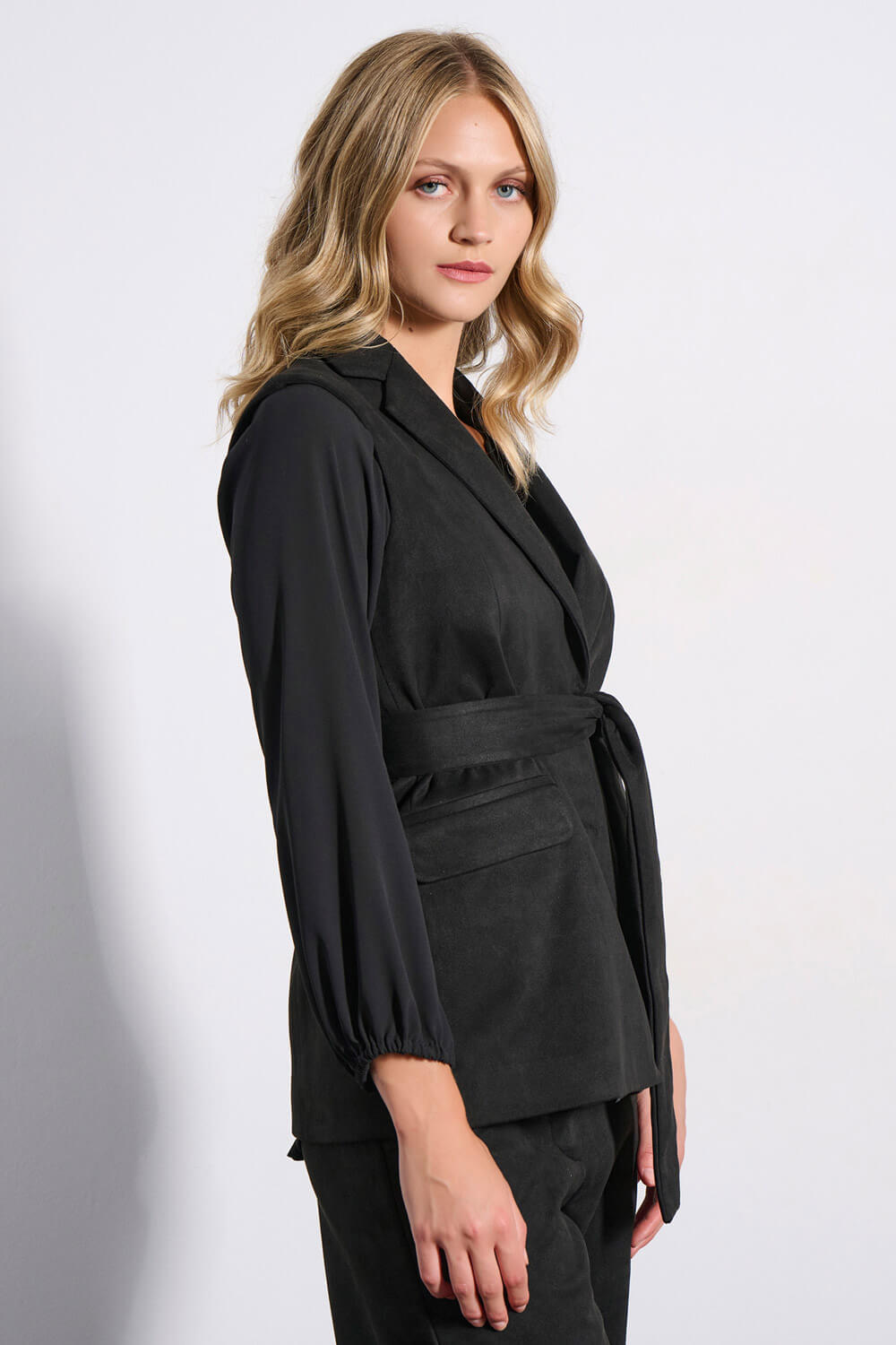 Μαύρο Γιλέκο Σουέτ με Ζώνη