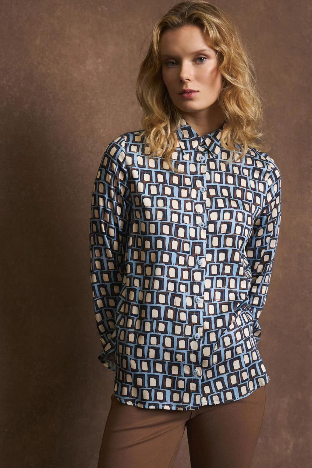 Μπλε πουκάμισο με γεωμετρικό σχέδιο