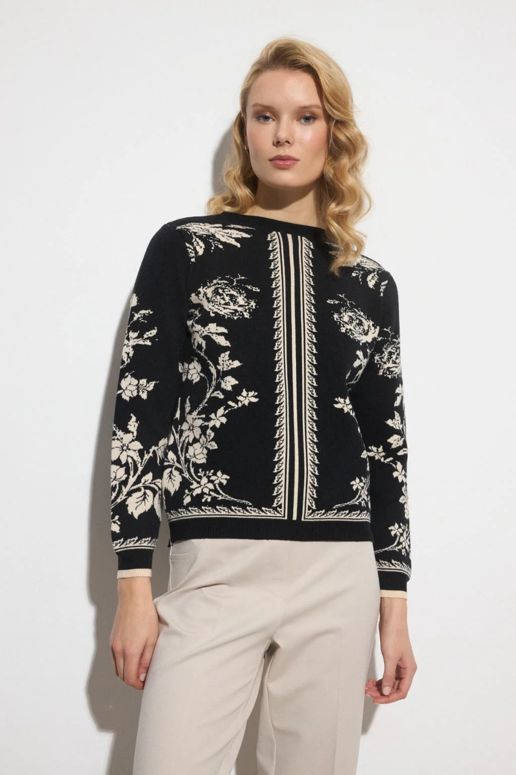 Πουλόβερ με φλοράλ μοτίβο