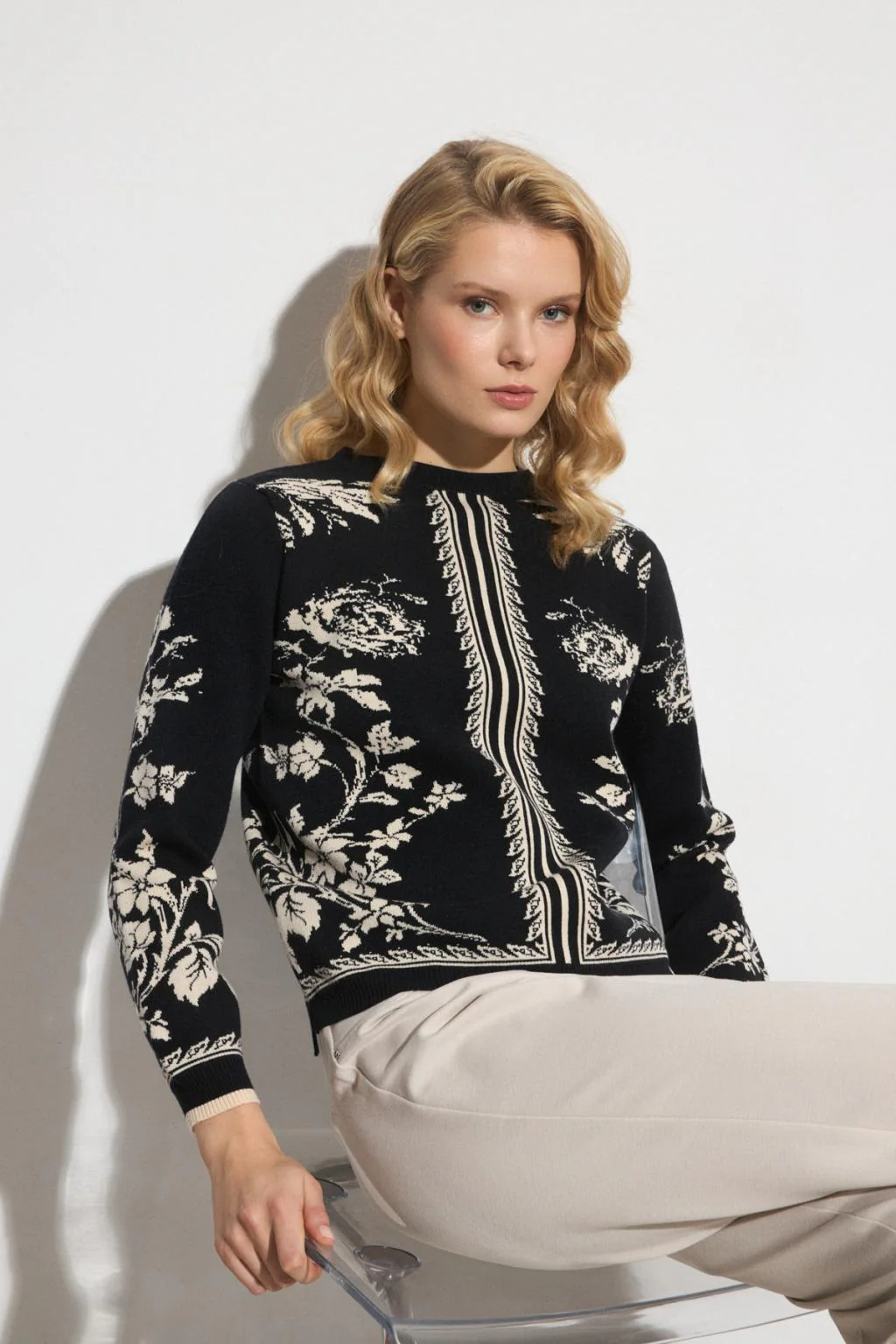 Πουλόβερ με φλοράλ μοτίβο