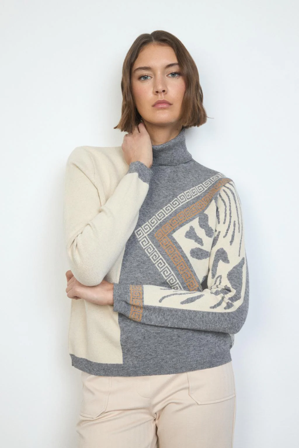 Πουλόβερ με ζιβάγκο μπεζ-γκρι