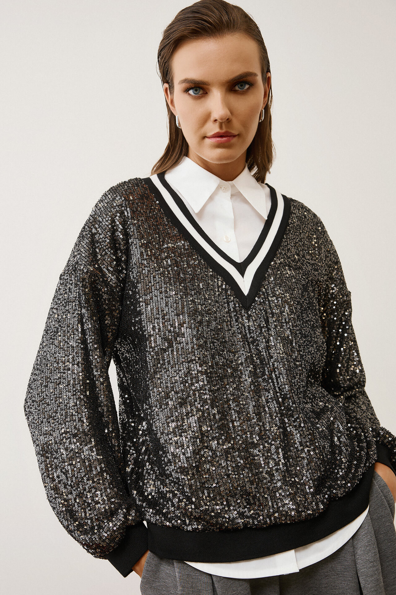 Μπλούζα με Παγιέτες και V Λαιμόκοψη