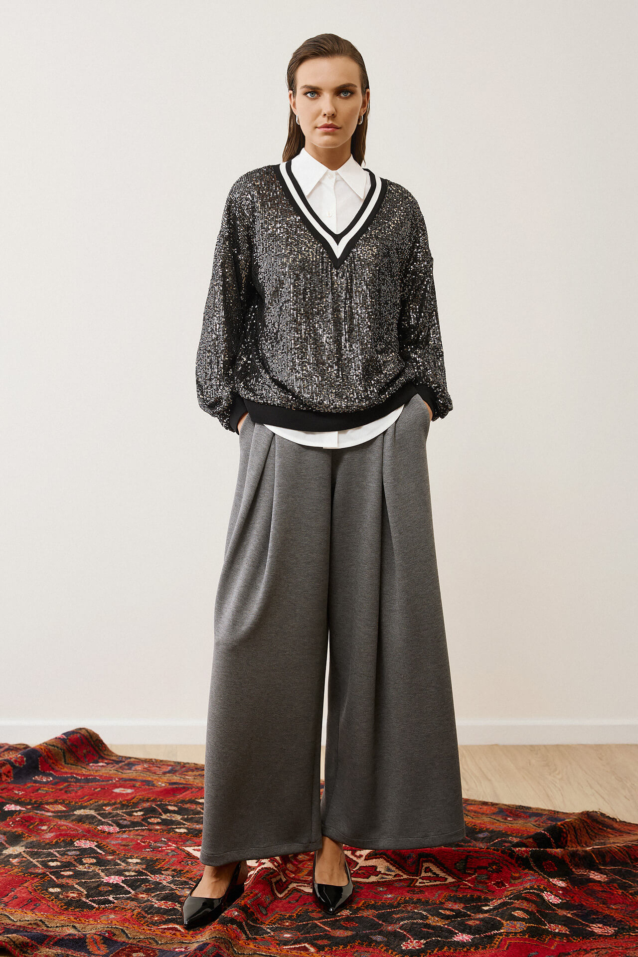 Μπλούζα με Παγιέτες και V Λαιμόκοψη