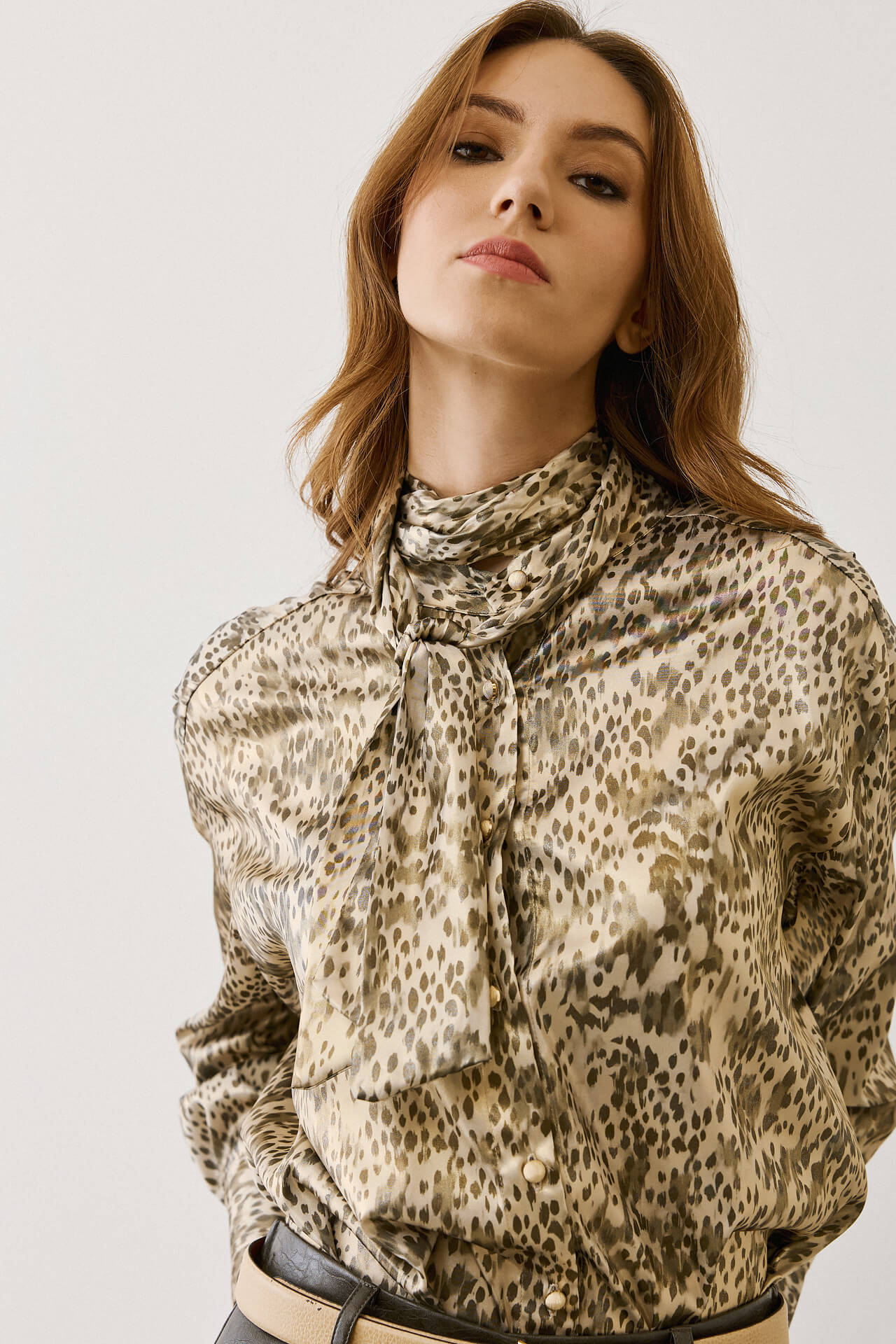 Πουκάμισο animal print με φουλάρι
