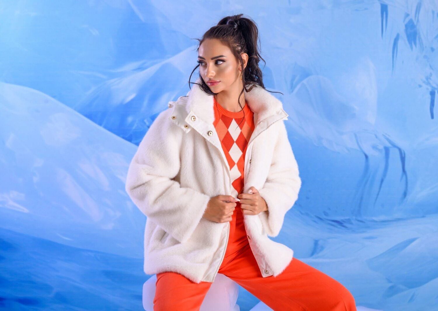 Λευκό μπουφάν κοντό