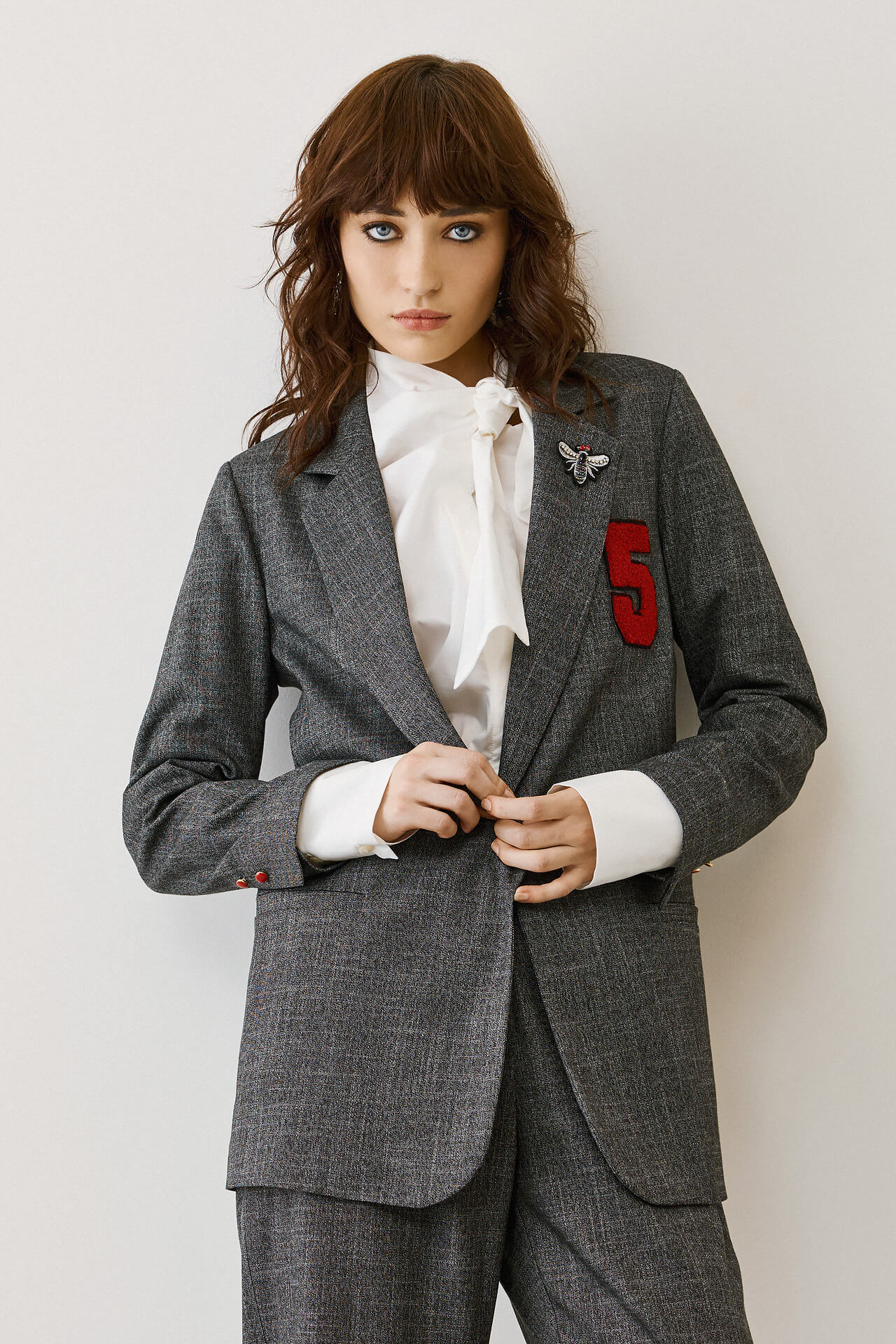Γκρι Σακάκι με Κέντημα “LOVE”