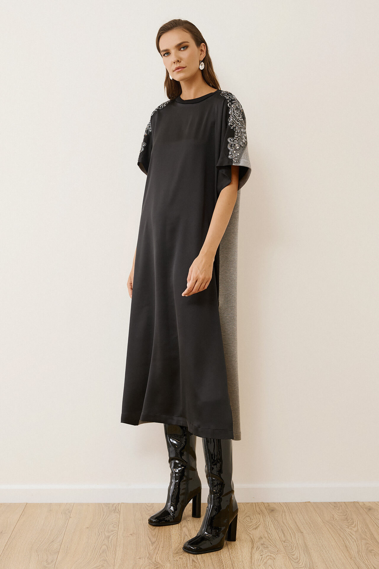 Δίχρωμο Φόρεμα με Κέντημα