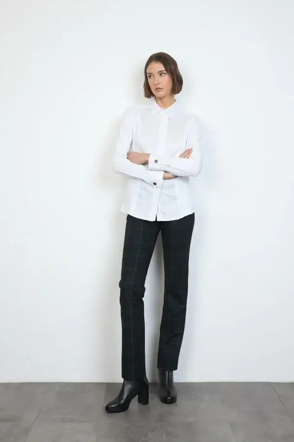 Ελαστικό καρό παντελόνι σε ίσια γραμμή