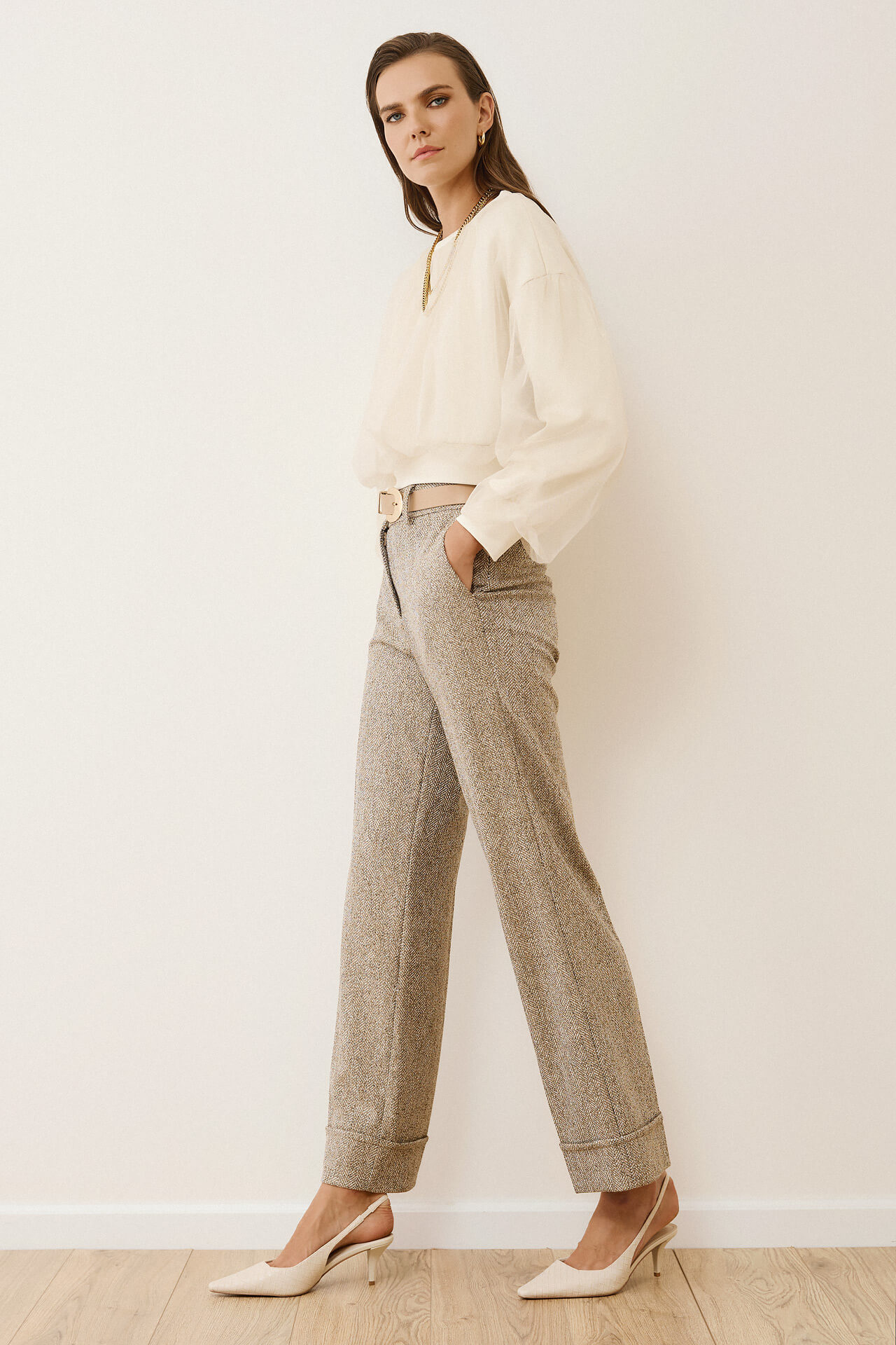 Μπεζ παντελόνι τουίντ με ρεβέρ