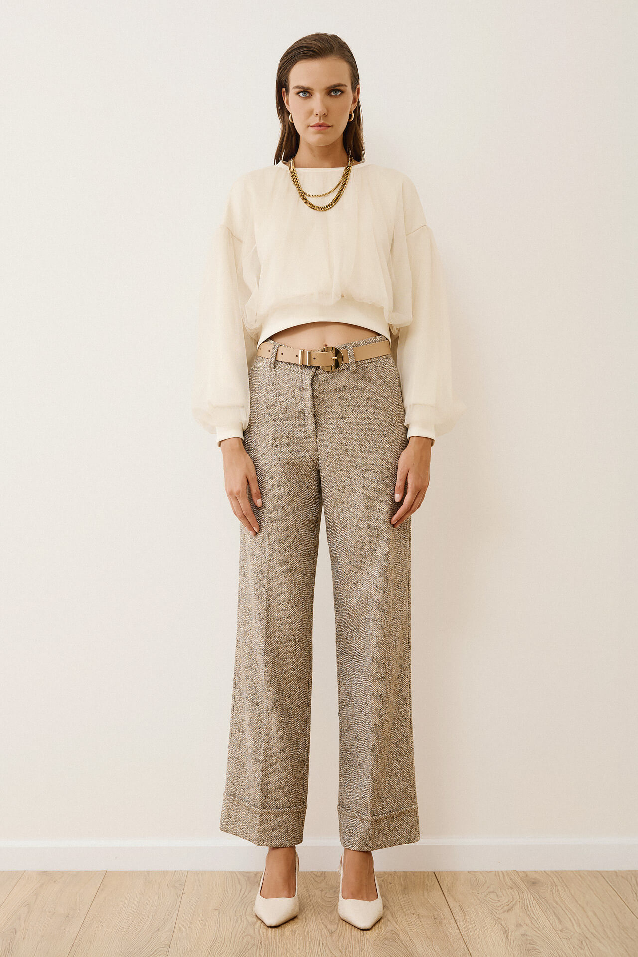 Μπεζ παντελόνι τουίντ με ρεβέρ