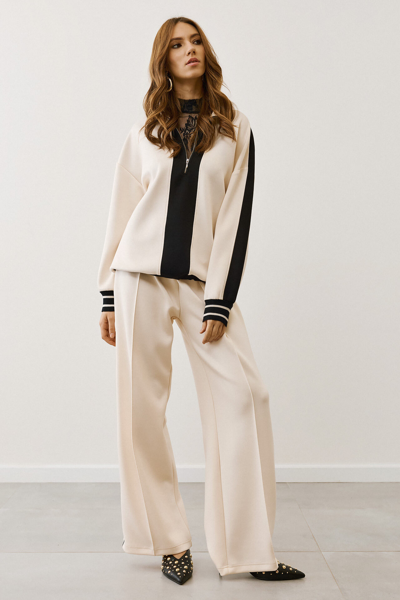 Μπεζ μπλούζα με μαύρη ρίγα