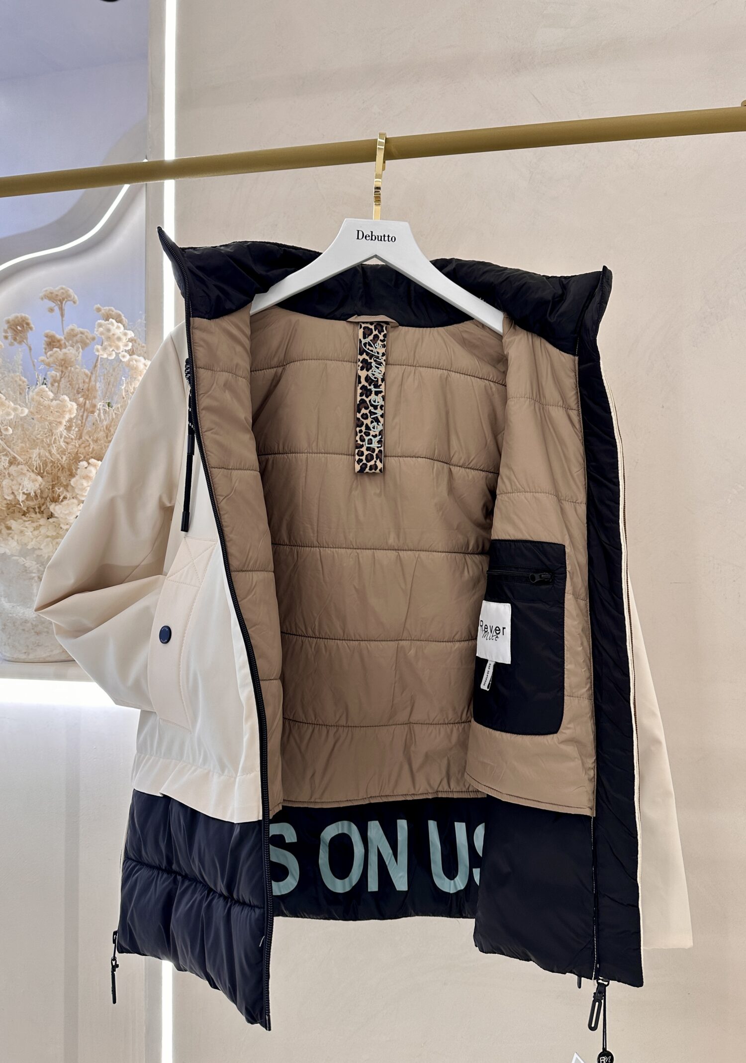 Μπουφάν εκρού-μαύρο κοντό