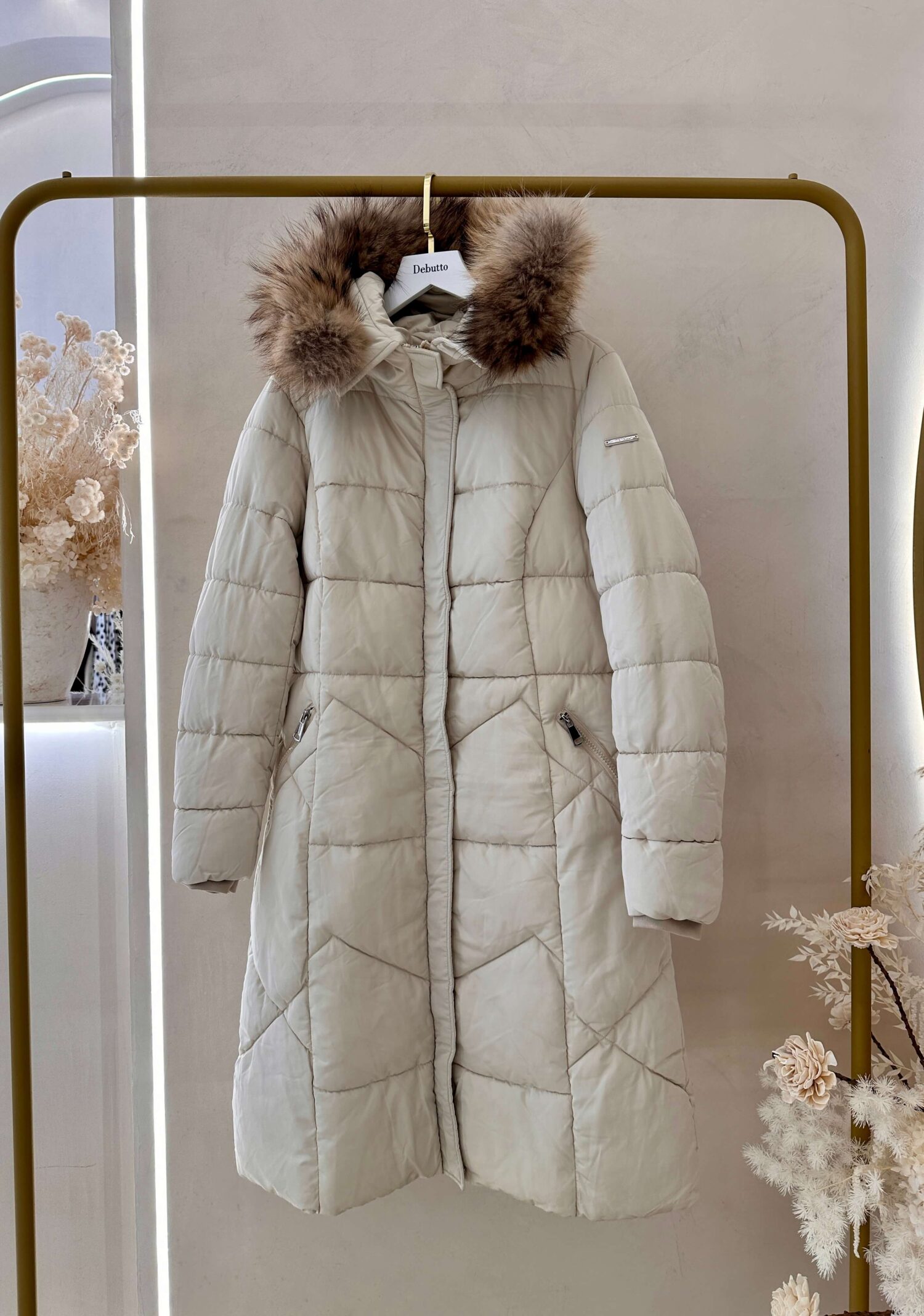 μακρύ μπουφάν εκρού με γούνα