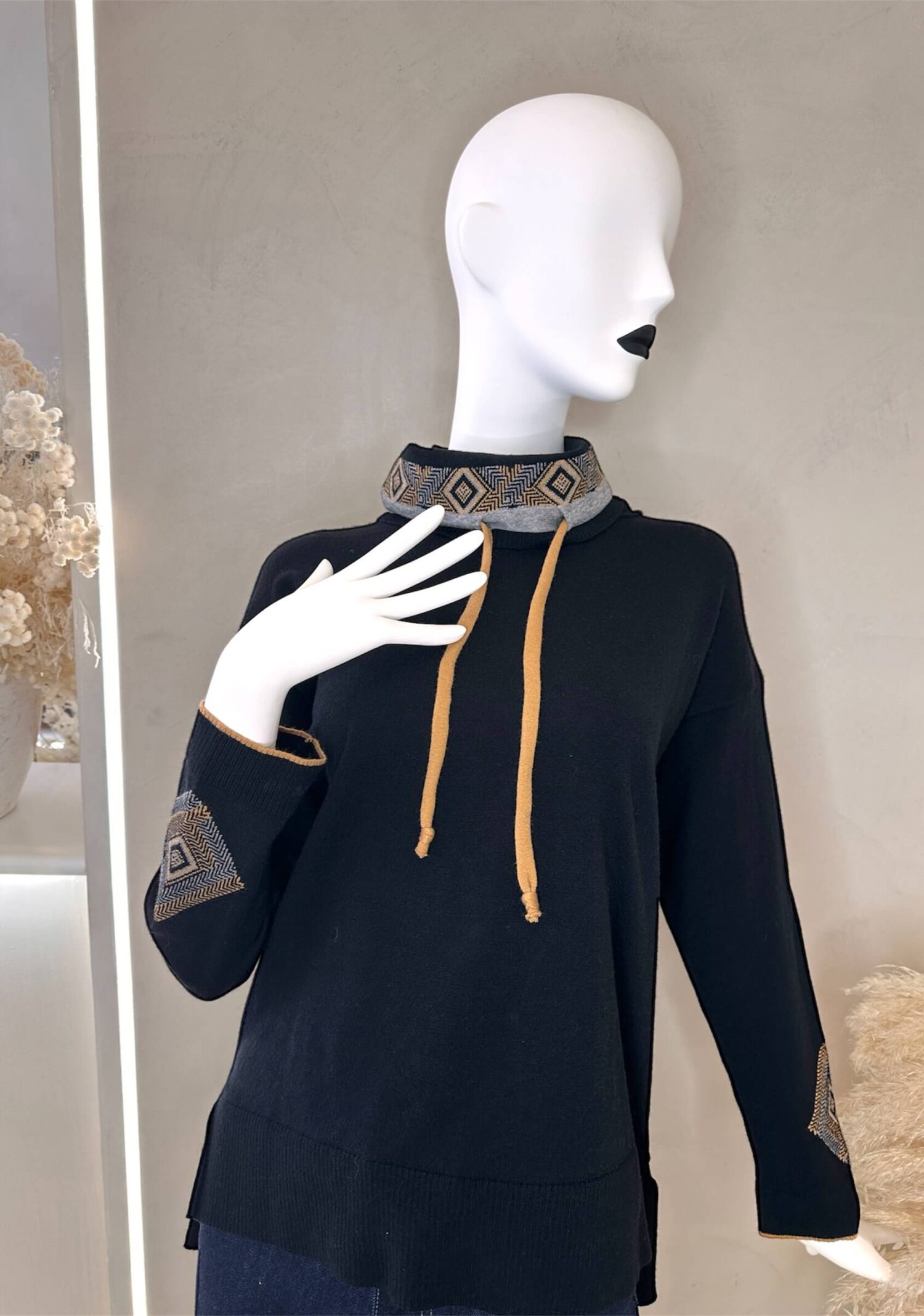 μπλούζα με διακοσμητικό γιακά & κεντήματα