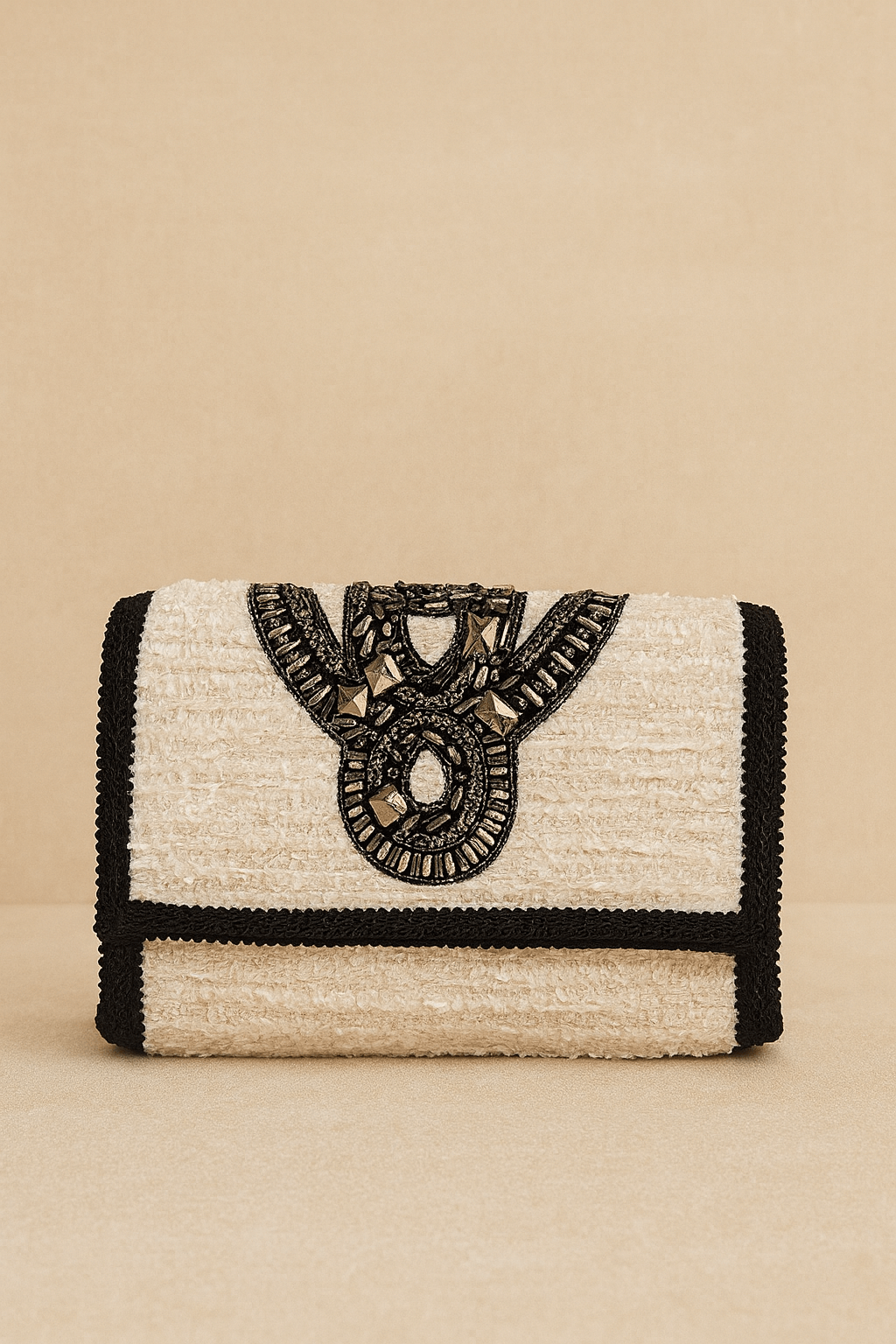 Εκρού τσάντα με κέντημα