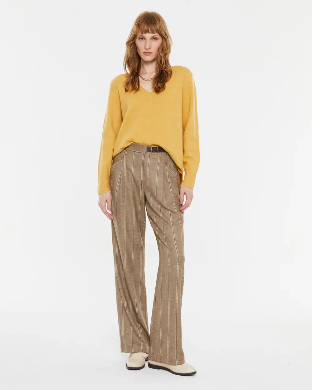 Πλεκτό πουλόβερ με V Λαιμόκοψη