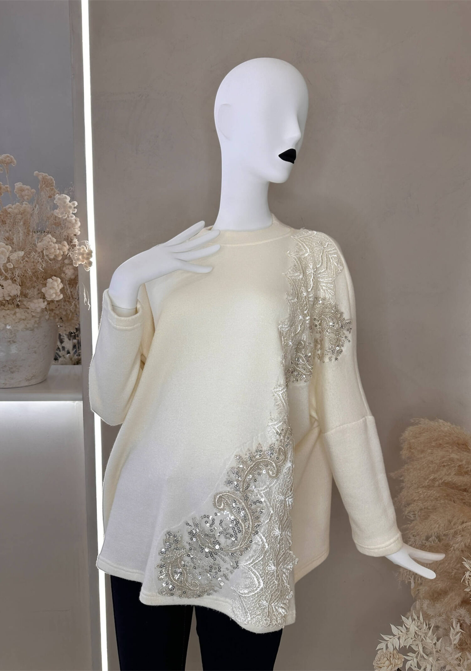 Πλεκτή μπλούζα με δαντέλα και παγιέτες