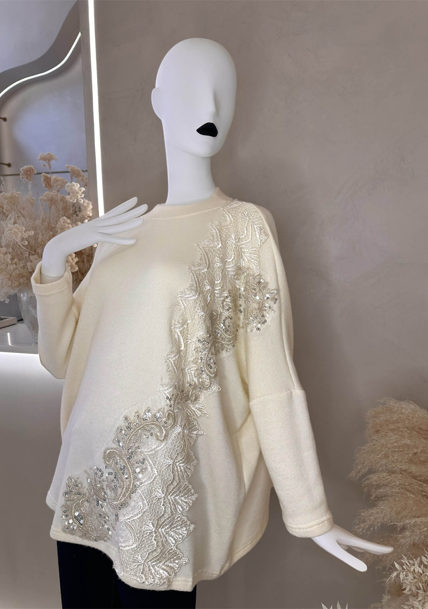 Πλεκτή μπλούζα με δαντέλα και παγιέτες